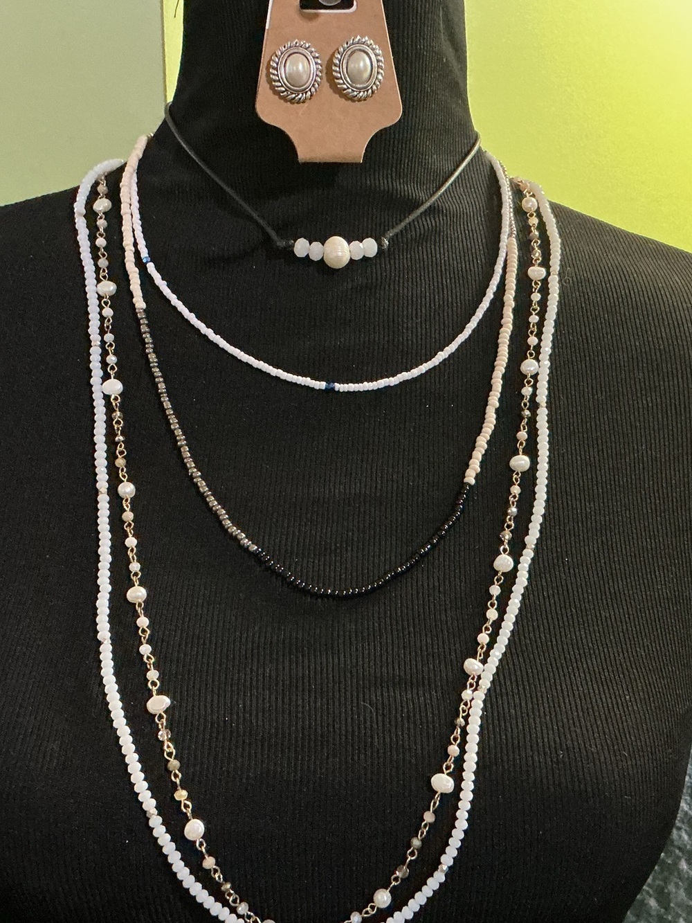 6-Piece Set 🔥 5 Necklaces White Pearl and Black Beaded Set Matching Earrings